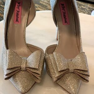 Betsey Johnson Gold Bow shoes